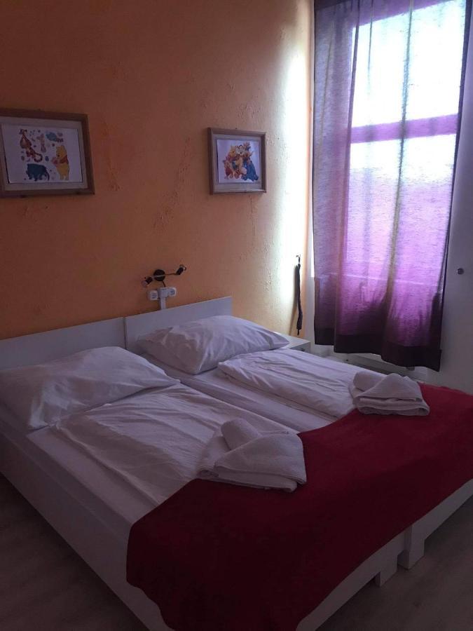 발라톤엘 Y Panzio B&B 외부 사진