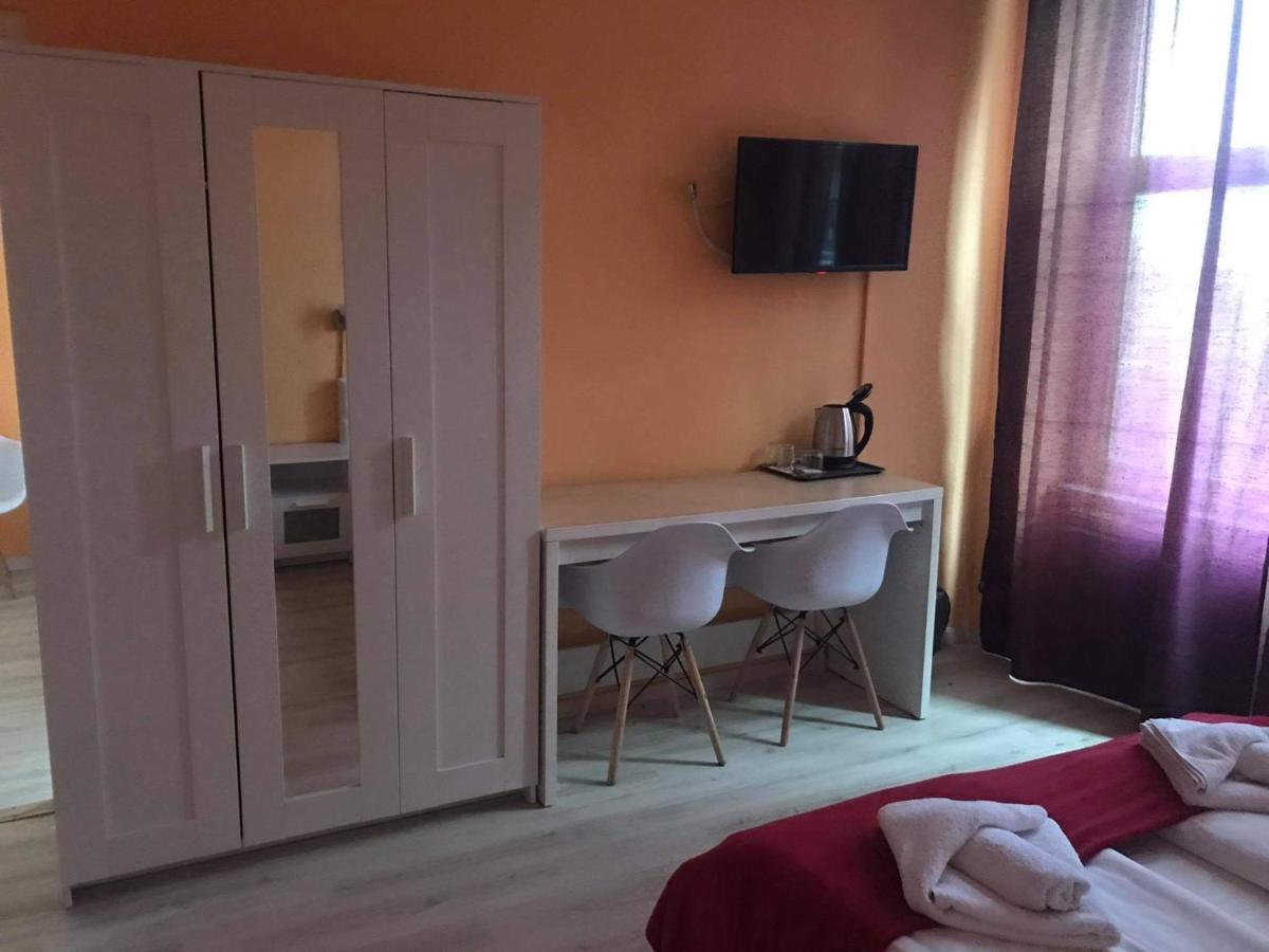 발라톤엘 Y Panzio B&B 외부 사진