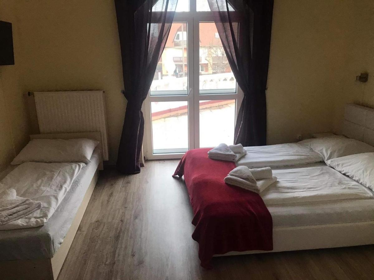 발라톤엘 Y Panzio B&B 외부 사진