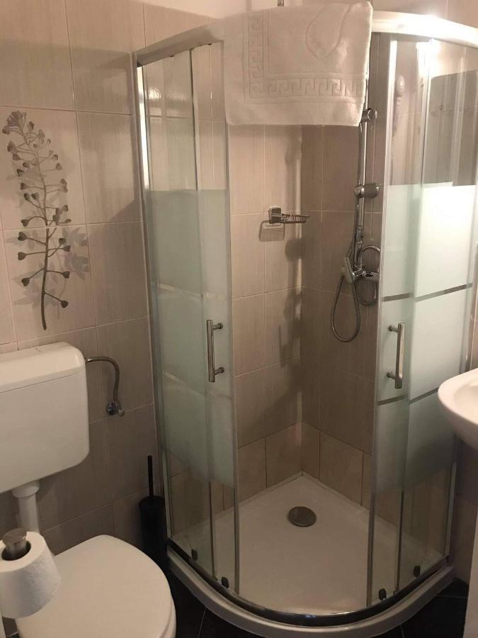 발라톤엘 Y Panzio B&B 외부 사진